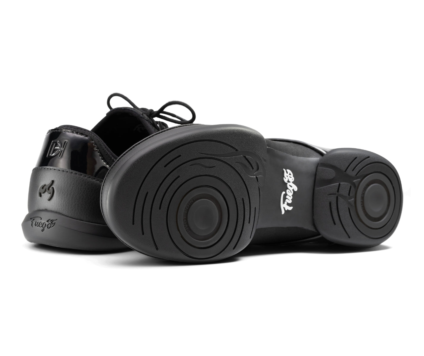 Fuego Dance Sneakers Split Sole x Derek Hough, schwarzes Leder, einer aufrecht, einer auf der Seite.